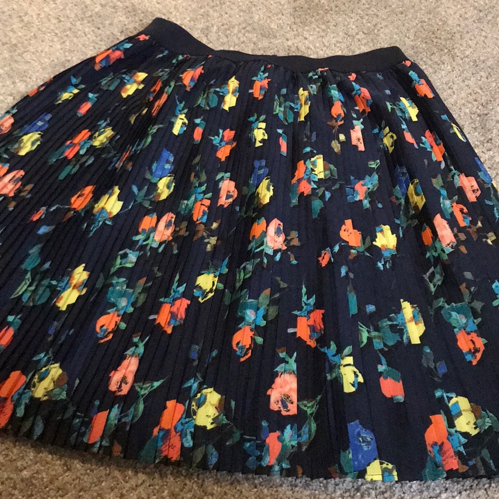 Patterned brand new skirt